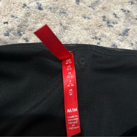 Spanx Black Faux Leather Leggings Size Medium - Picture 9 of 9